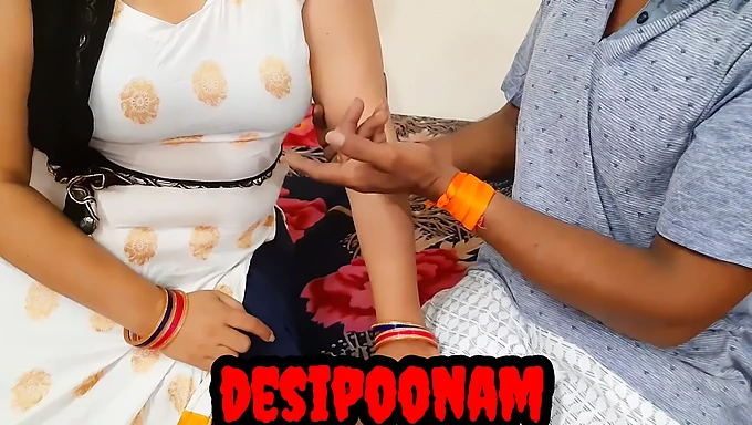 Desi Poonam dobi lekcijo BDSM jahanja od dobro obdarjenega samca