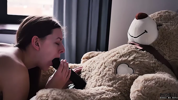 Cel mai tare porno din 2018 de la Plushies TV