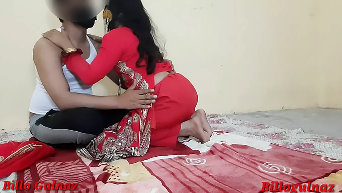 Adolescenta indiană de 18 ani este futută tare de fratele ei vitreg